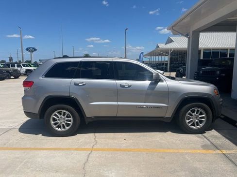 Used 2018 Jeep Grand Cherokee Laredo image 19
