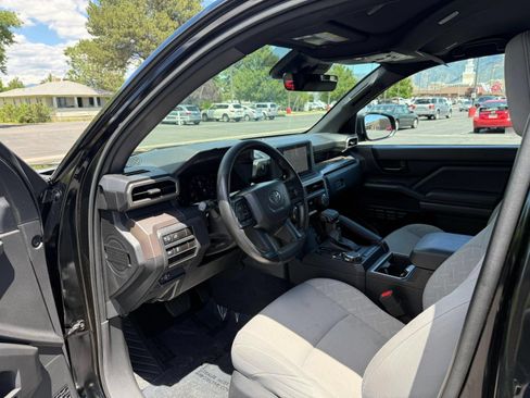 Used 2024 Toyota Tacoma SR5 AWD/4WD image 11