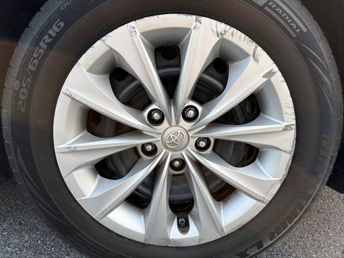 Used 2017 Toyota Camry LE FWD image 8