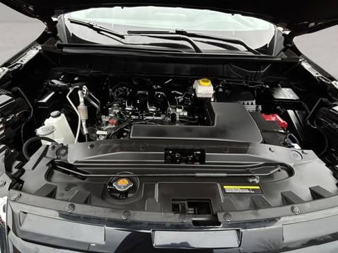 Used 2024 Nissan Pathfinder SV image 32