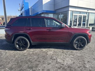 Used 2023 Jeep Grand Cherokee Limited w/ Luxury Tech Group II video 2