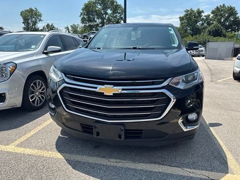Used 2020 Chevrolet Traverse LT FWD image 2