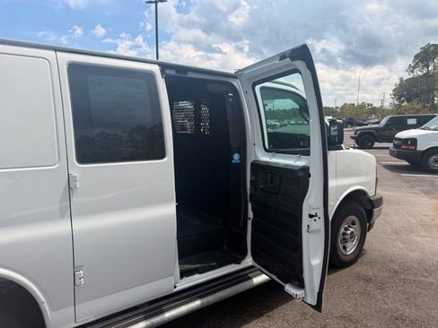 Used 2025 GMC Savana 2500 w/ Driver Convenience Package RWD image 21