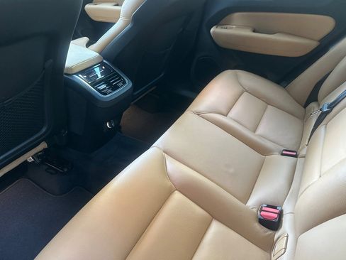 Used 2019 Volvo XC60 T5 Inscription image 15