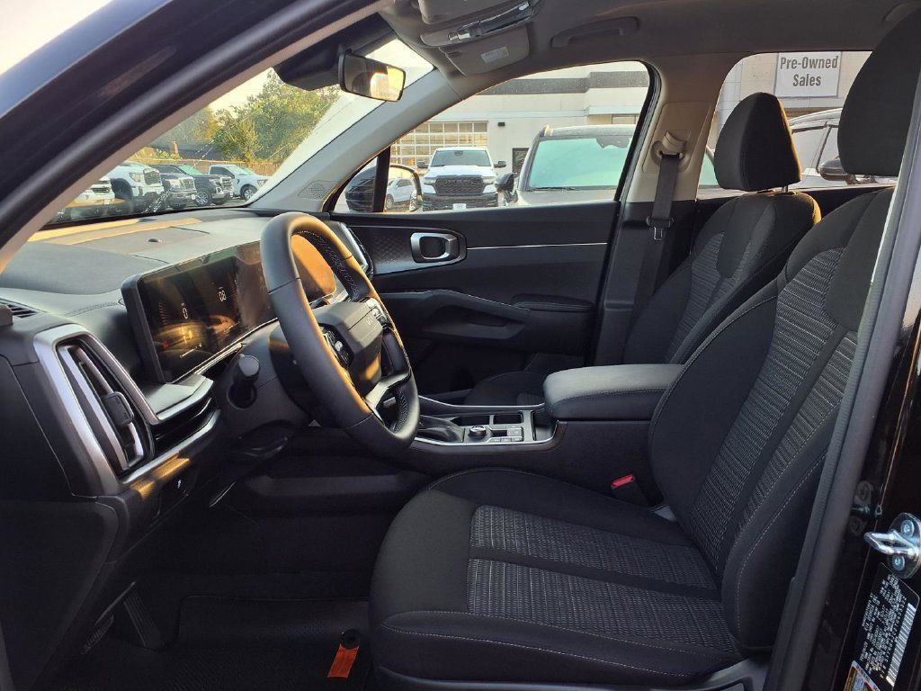 Used 2026 Kia Sorento LX FWD image 16