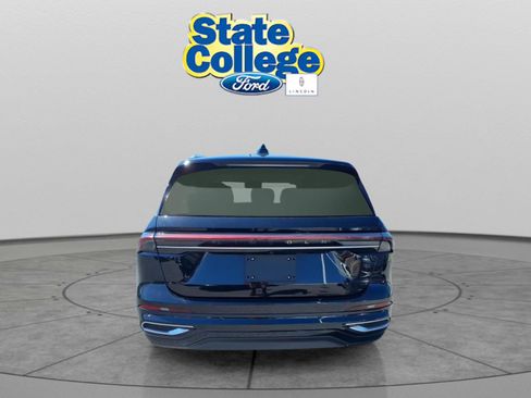 Used 2025 Lincoln Nautilus Reserve image 5