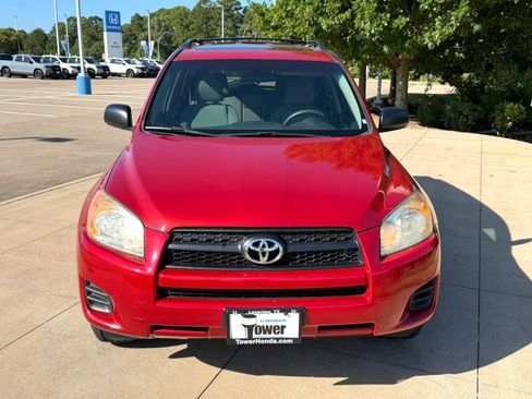 Used 2012 Toyota RAV4 FWD w/ Upgrade Value Pkg image 2