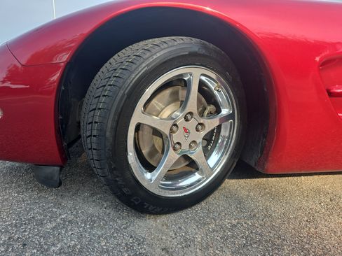 Used 2004 Chevrolet Corvette Convertible w/ Preferred Equipment Group RWD image 25