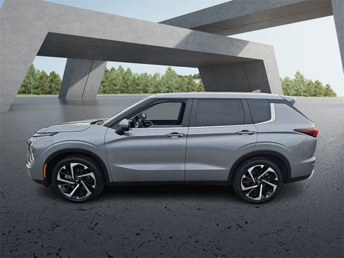 Used 2024 Mitsubishi Outlander SE image 9