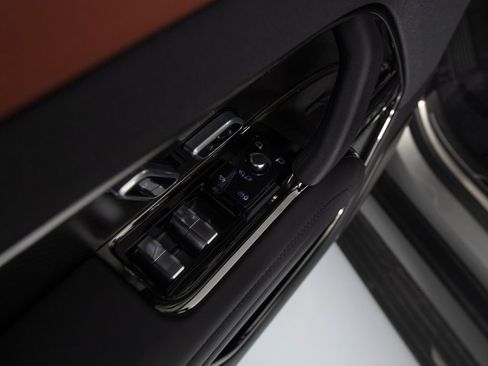 Used 2024 Land Rover Range Rover Sport image 11