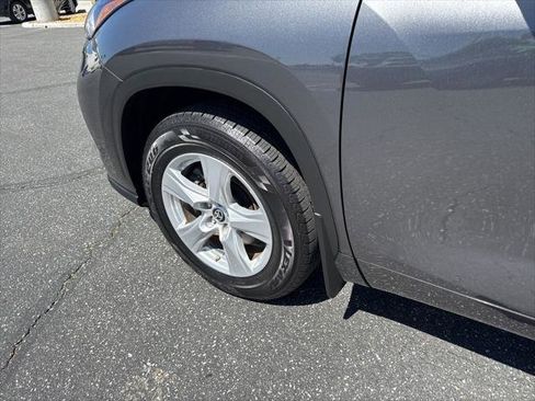 Certified 2024 Toyota Highlander LE AWD/4WD image 10