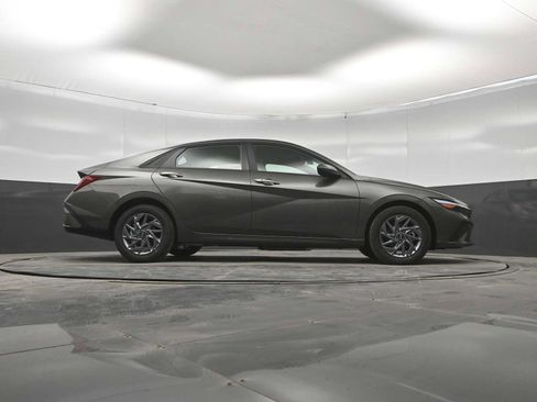 New 2026 Hyundai Elantra Hybrid FWD image 41