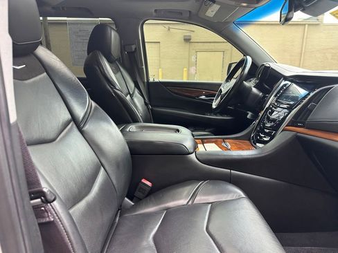 Used 2015 Cadillac Escalade Premium AWD/4WD image 10