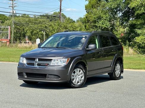 Used 2020 Dodge Journey SE FWD image 40