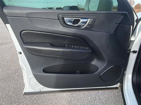 Used 2019 Volvo XC60 T5 Momentum w/ Premium Package image 20