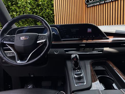 Used 2023 Cadillac Escalade ESV Premium Luxury AWD/4WD image 9