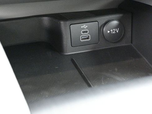 New 2025 Ford Escape SE image 17