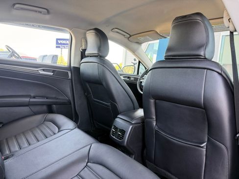 Used 2018 Ford Fusion SE w/ Equipment Group 602A FWD image 19