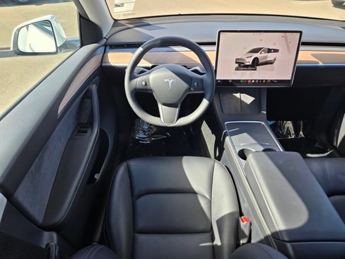 Used 2025 Tesla Model Y Long Range RWD image 17