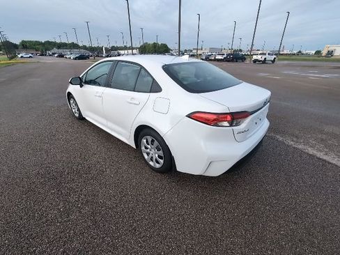 Used 2026 Toyota Corolla LE FWD image 8
