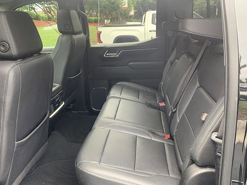 Used 2023 GMC Sierra 1500 SLT w/ SLT Premium Package AWD/4WD image 11