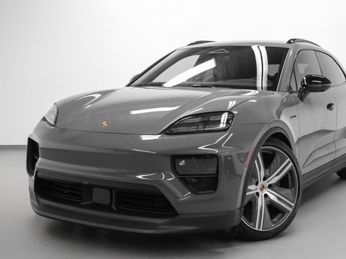 New 2025 Porsche Macan 4S Electric image 7
