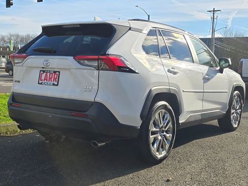 Used 2019 Toyota RAV4 XLE Premium image 3