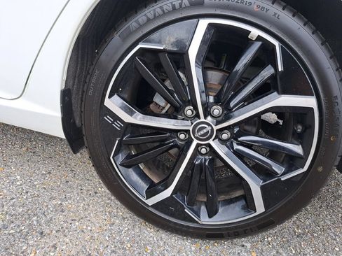 Used 2024 Nissan Altima 2.5 SR FWD image 24