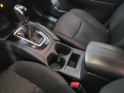 Used 2018 Nissan Rogue S image 26