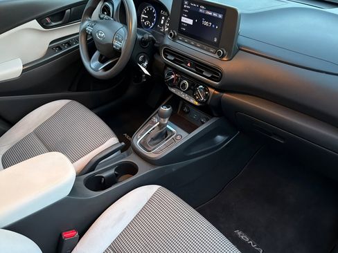 Used 2022 Hyundai Kona SE image 21