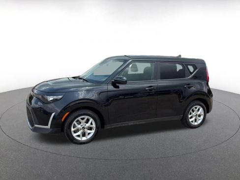 Used 2025 Kia Soul LX w/ LX Technology Package FWD image 6