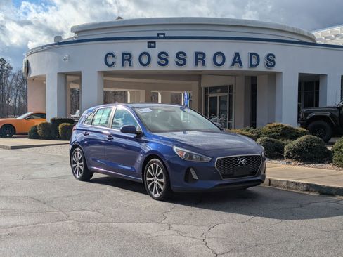Used 2018 Hyundai Elantra GT image 1