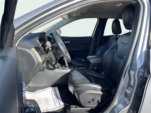 Used 2016 Jeep Cherokee Limited image 9