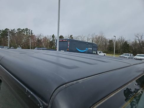 Used 2024 Jeep Wrangler Sport S image 9