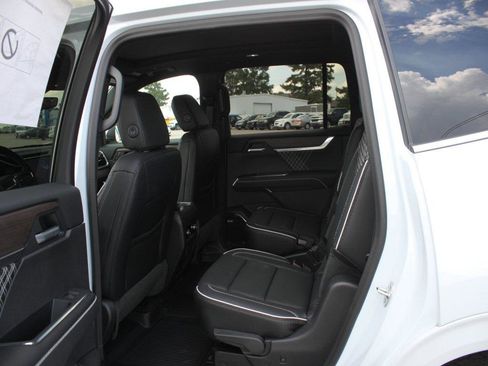 New 2026 GMC Acadia Denali w/ Super Cruise Package image 7