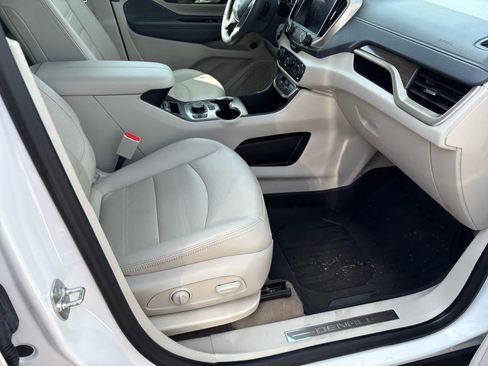 Used 2024 GMC Terrain Denali w/ LPO, Floor Liner Package AWD/4WD image 9