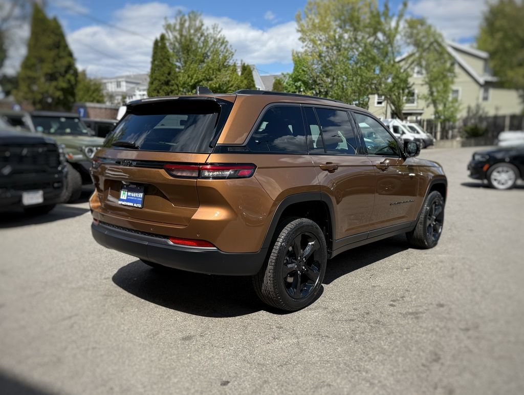 New 2026 Jeep Grand Cherokee Limited w/ Limited Altitude Package AWD/4WD image 8