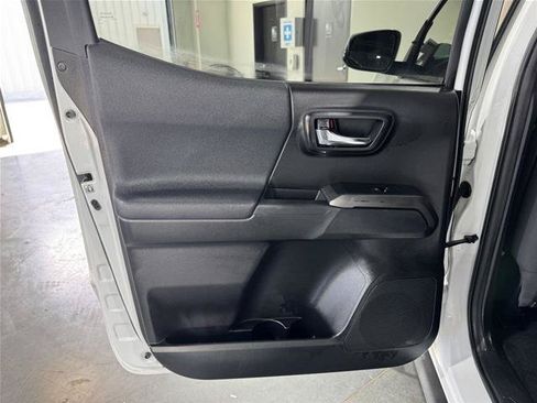 Used 2019 Toyota Tacoma TRD Sport AWD/4WD image 21