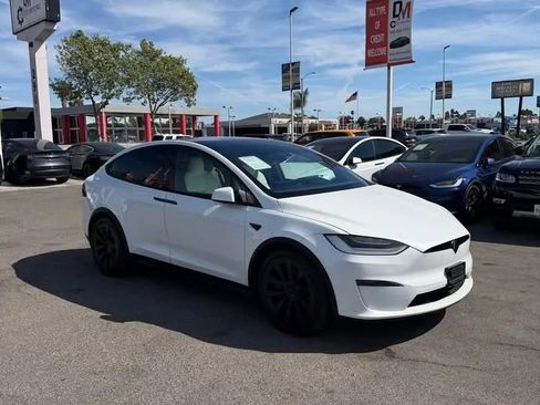 Used 2022 Tesla Model X Plaid image 3