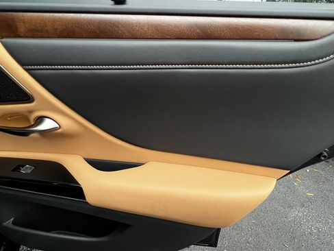 Certified 2024 Lexus ES 300h Ultra Luxury image 39