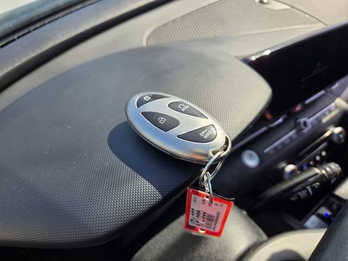 Used 2024 Hyundai Elantra SEL FWD image 17