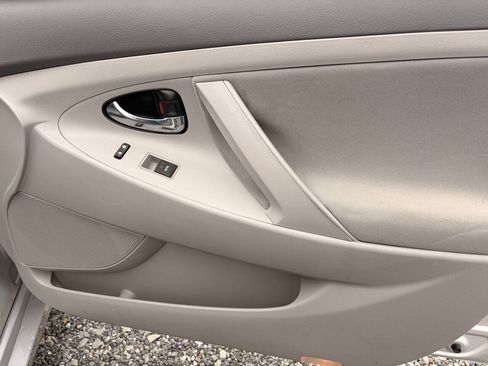 Used 2010 Toyota Camry LE image 26