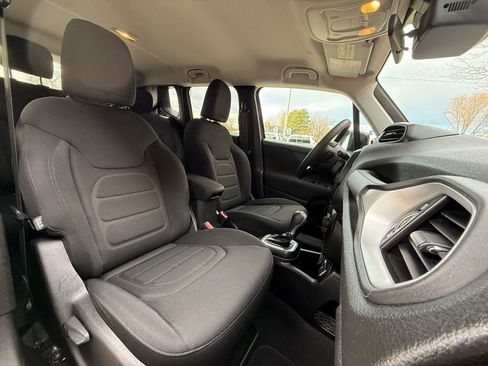 Used 2018 Jeep Renegade Latitude image 34