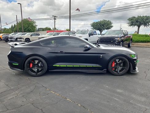 Used 2020 Ford Mustang Shelby GT500 w/ Technology Package RWD image 7