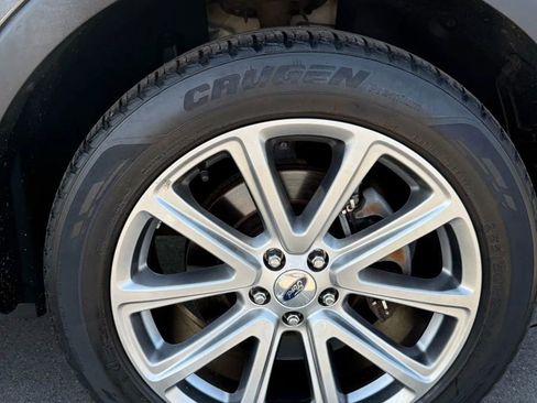 Used 2017 Ford Explorer Limited image 12