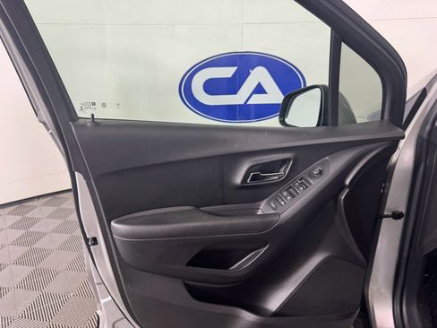 Used 2018 Chevrolet Trax LS image 13