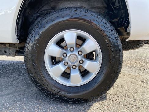 Used 2004 Toyota 4Runner SR5 AWD/4WD image 16