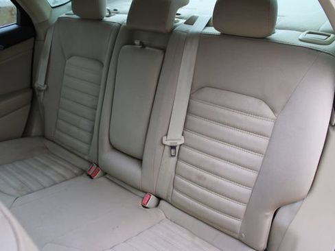 Used 2014 Ford Fusion SE FWD image 19