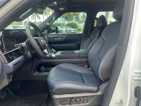 Used 2026 INFINITI QX80 4WD w/ Sport Exterior Package image 9