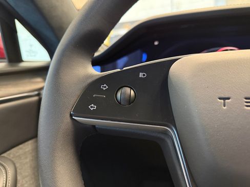 Used 2025 Tesla Model S image 32